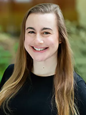 Stephanie Calabrese headshot